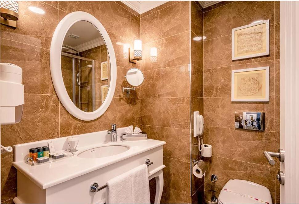 Vuni Palace Premium Hotel & Spa & Casino Beachfront Location ! Kyrenia  Eksteriør billede