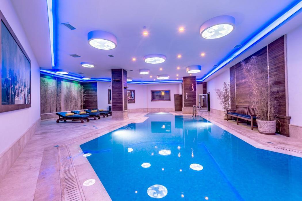 Vuni Palace Premium Hotel & Spa & Casino Beachfront Location ! Kyrenia  Eksteriør billede