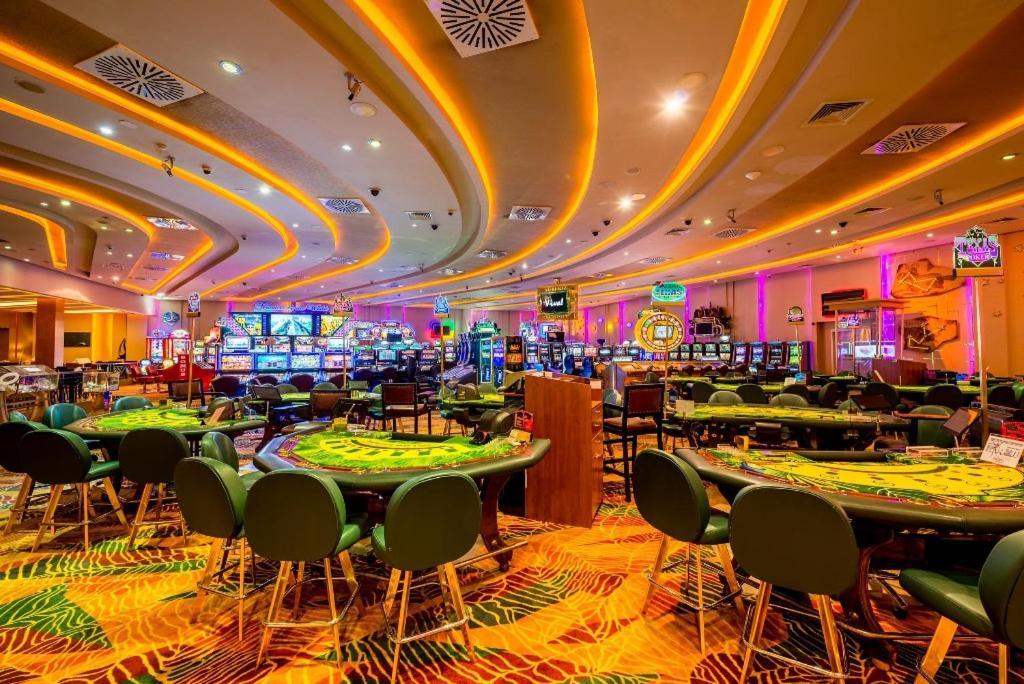 Vuni Palace Premium Hotel & Spa & Casino Beachfront Location ! Kyrenia  Eksteriør billede