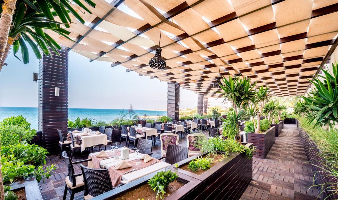 Vuni Palace Premium Hotel & Spa & Casino Beachfront Location ! Kyrenia  Eksteriør billede
