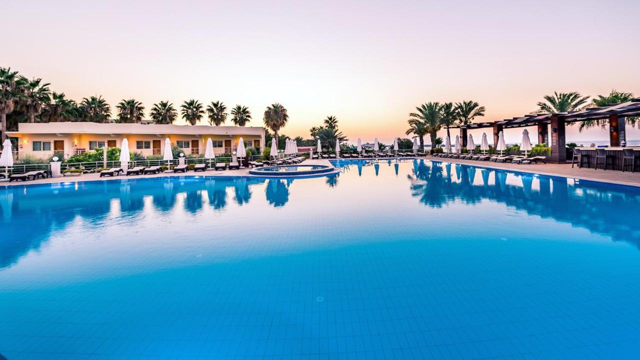 Vuni Palace Premium Hotel & Spa & Casino Beachfront Location ! Kyrenia  Eksteriør billede